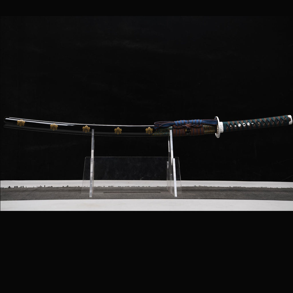 Gilded Resolve decorative katana close-up