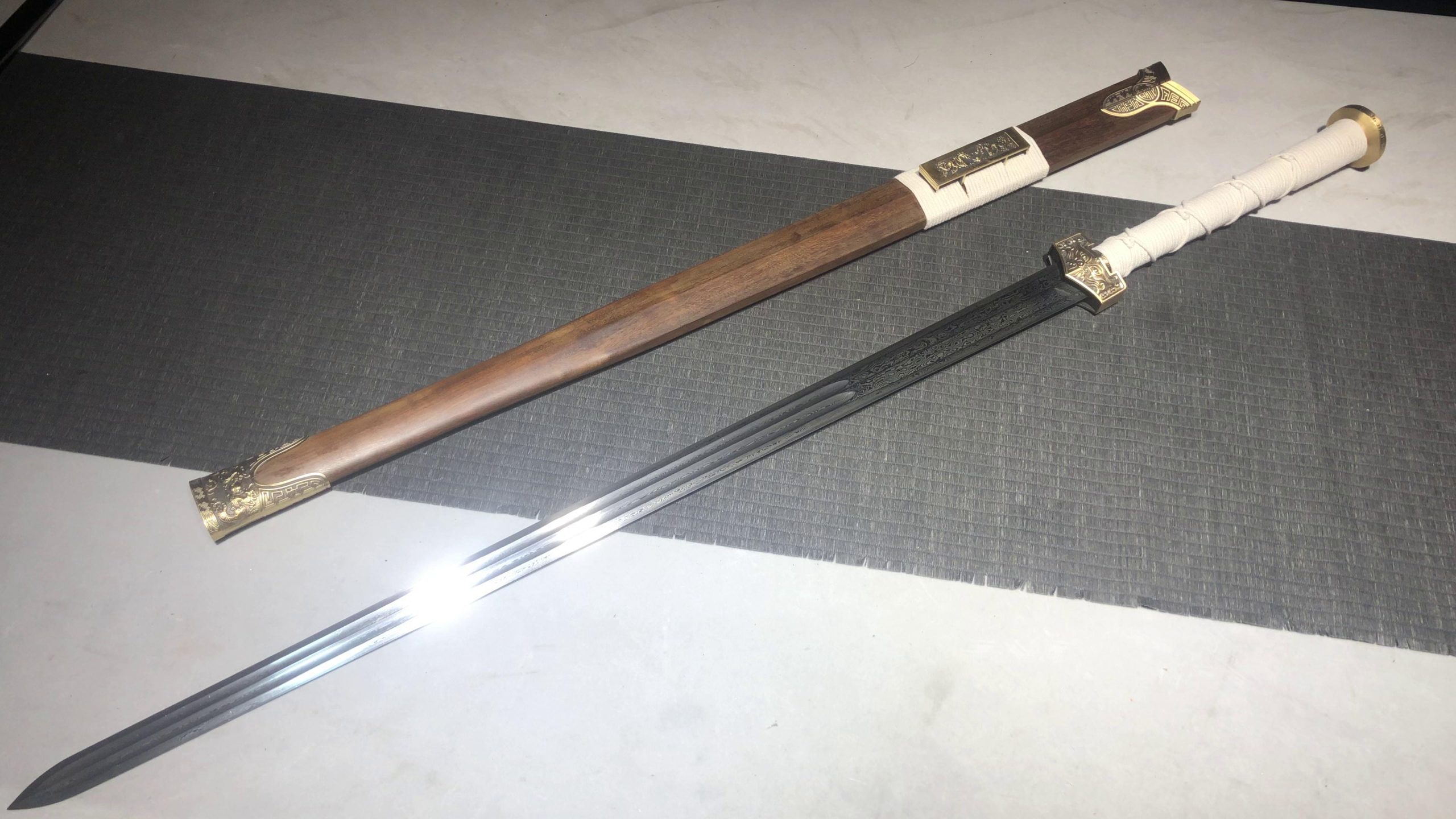 KageForge5 product image: 28" Pattern Steel Japanese Sword with Pure Copper Fittings